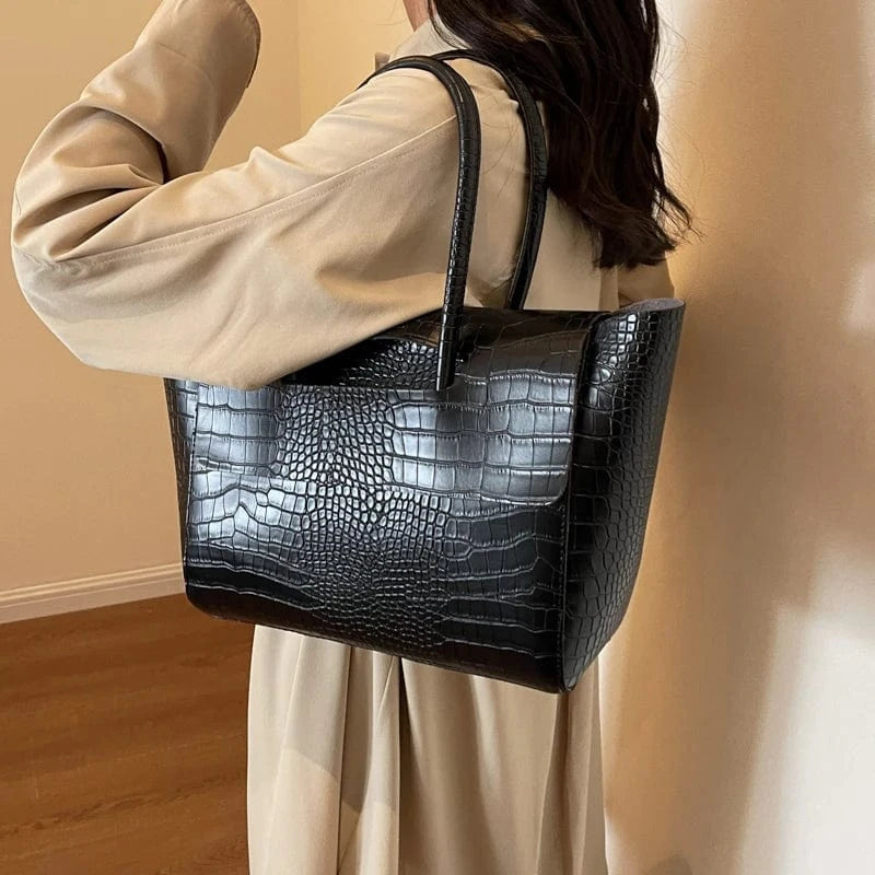 sac à main crocodile noir élégant pour soirée chic femme, accessoire mode tendance intemporel