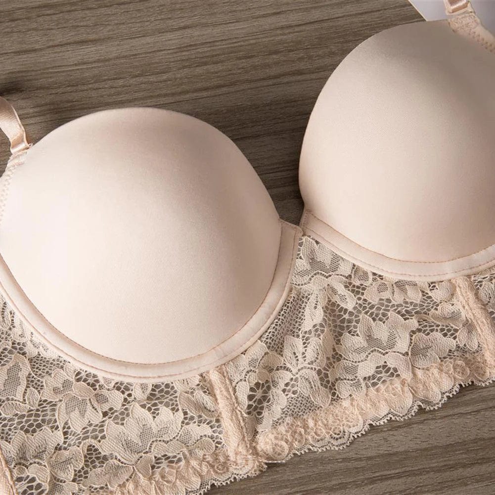 Soutien-gorge dos nu beige invisible en dentelle chic parfait pour une robe dos nu élégante