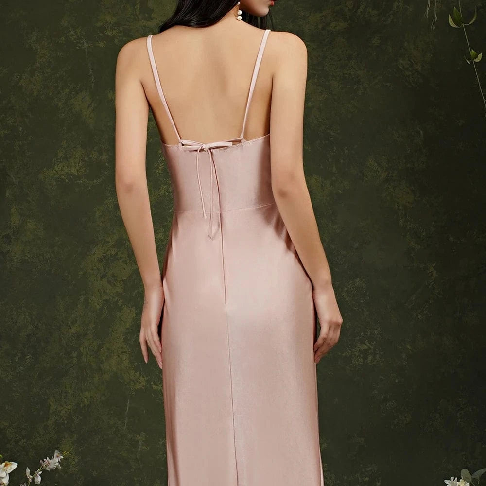 robe de soirée sexy longue fendue beige moulante élégante pour cocktail ou mariage chic