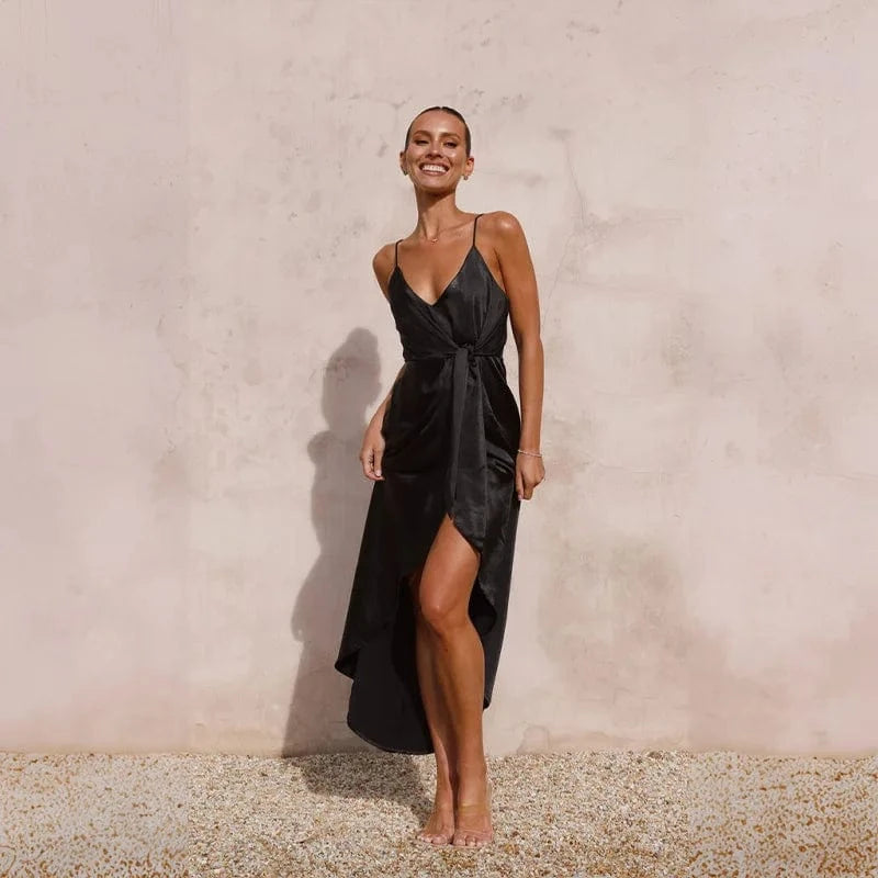 robe satinée pour mariage invitée chic longue fluide style trapèze couleur champagne manches courtes