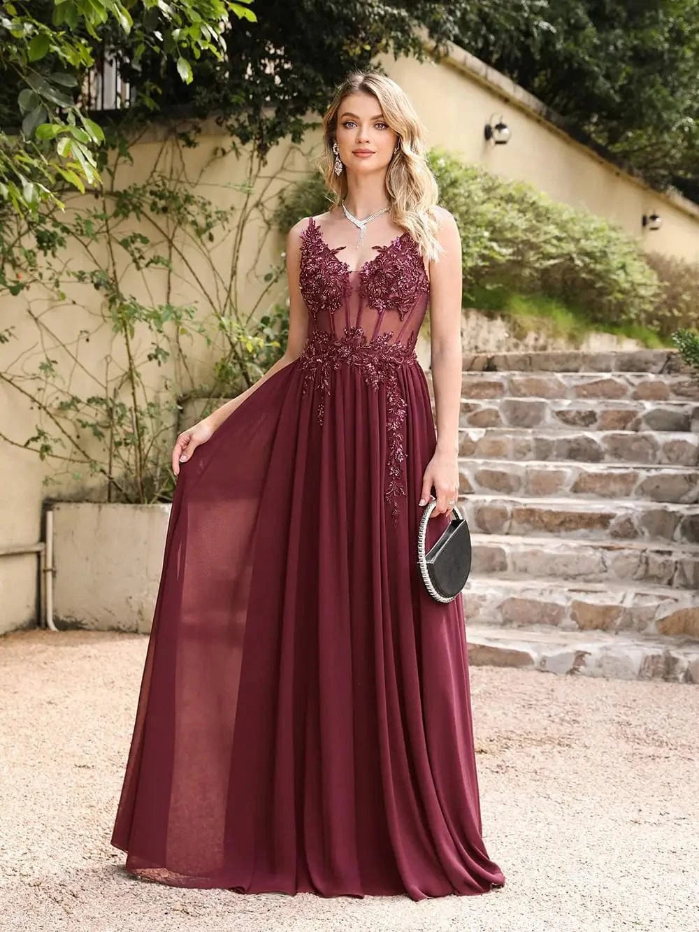 robe longue soirée sexy en tulle transparente avec appliqués, moulante et décolleté pour gala élégant