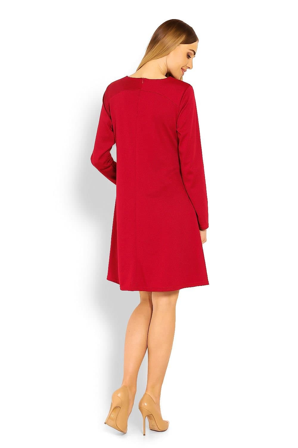 Robe cocktail grossesse rouge courte manche longue pour femme enceinte élégante et confortable.
