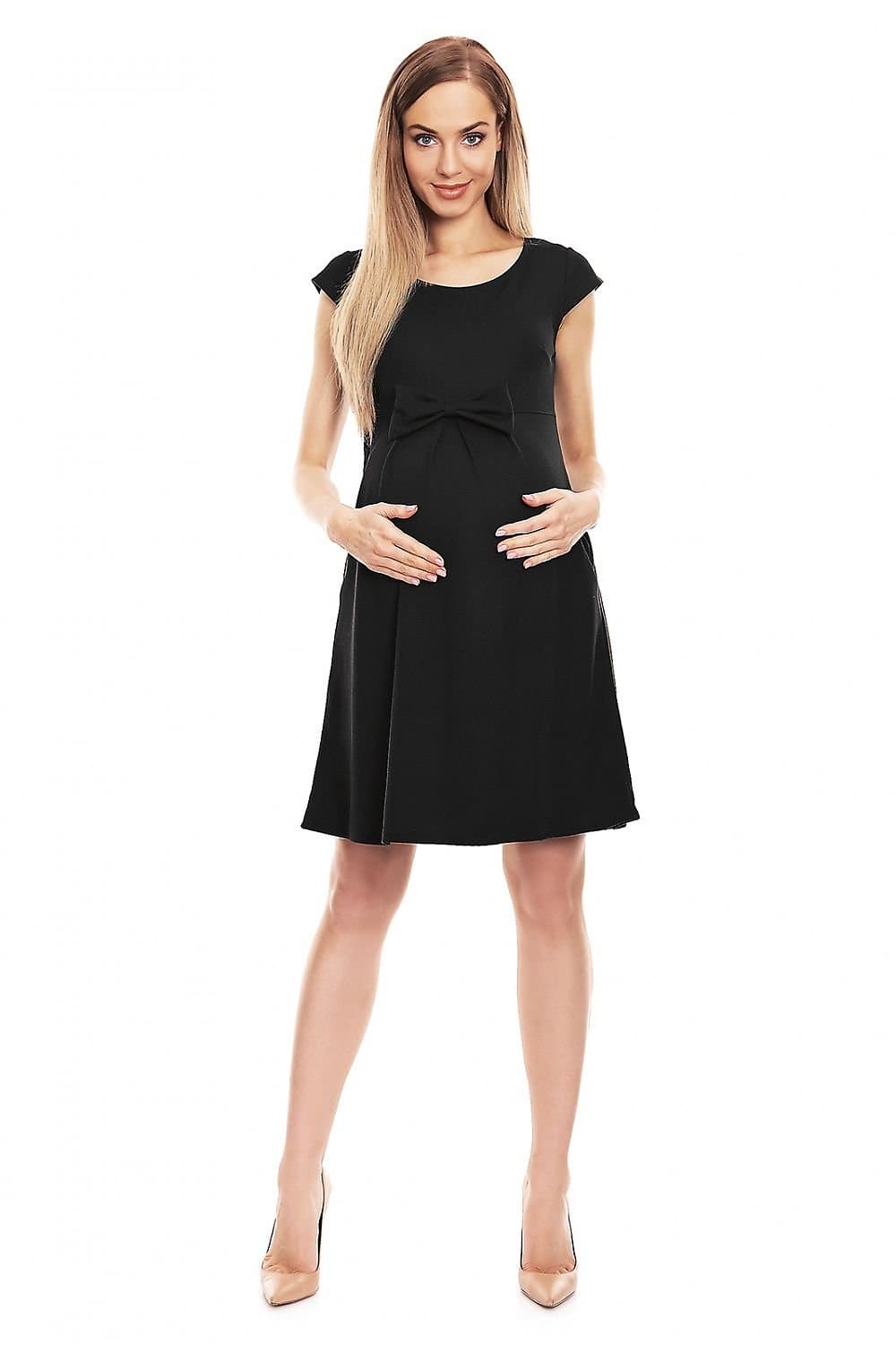 Robe de grossesse d'été noire courte à manches courtes et silhouette droite, idéale pour soirée simple ou quotidien casual.
