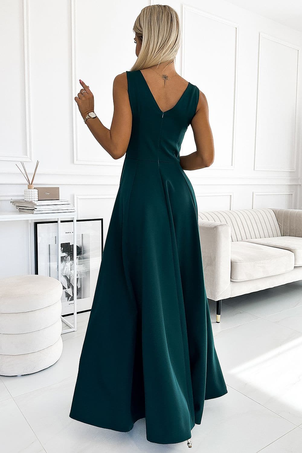 Robe de soirée longue chic verte sans manches pour cocktail, silhouette princesse, idéale nouvel an ou gala.