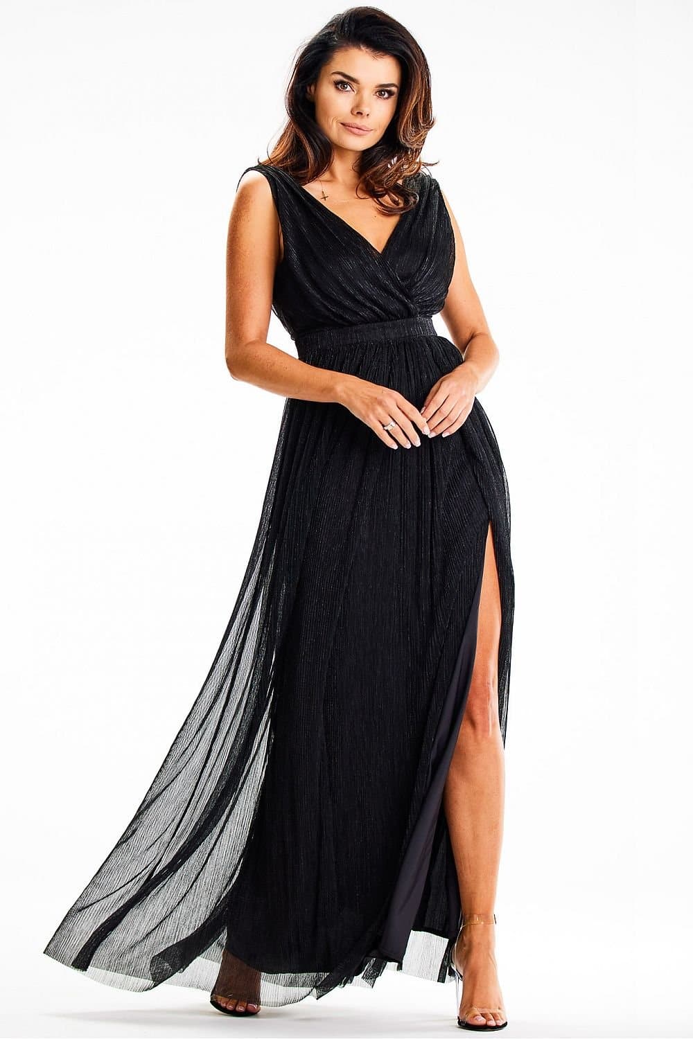 Robe noire longue élégante avec fente pour gala, manches courtes et style empire idéale pour soirée habillée.