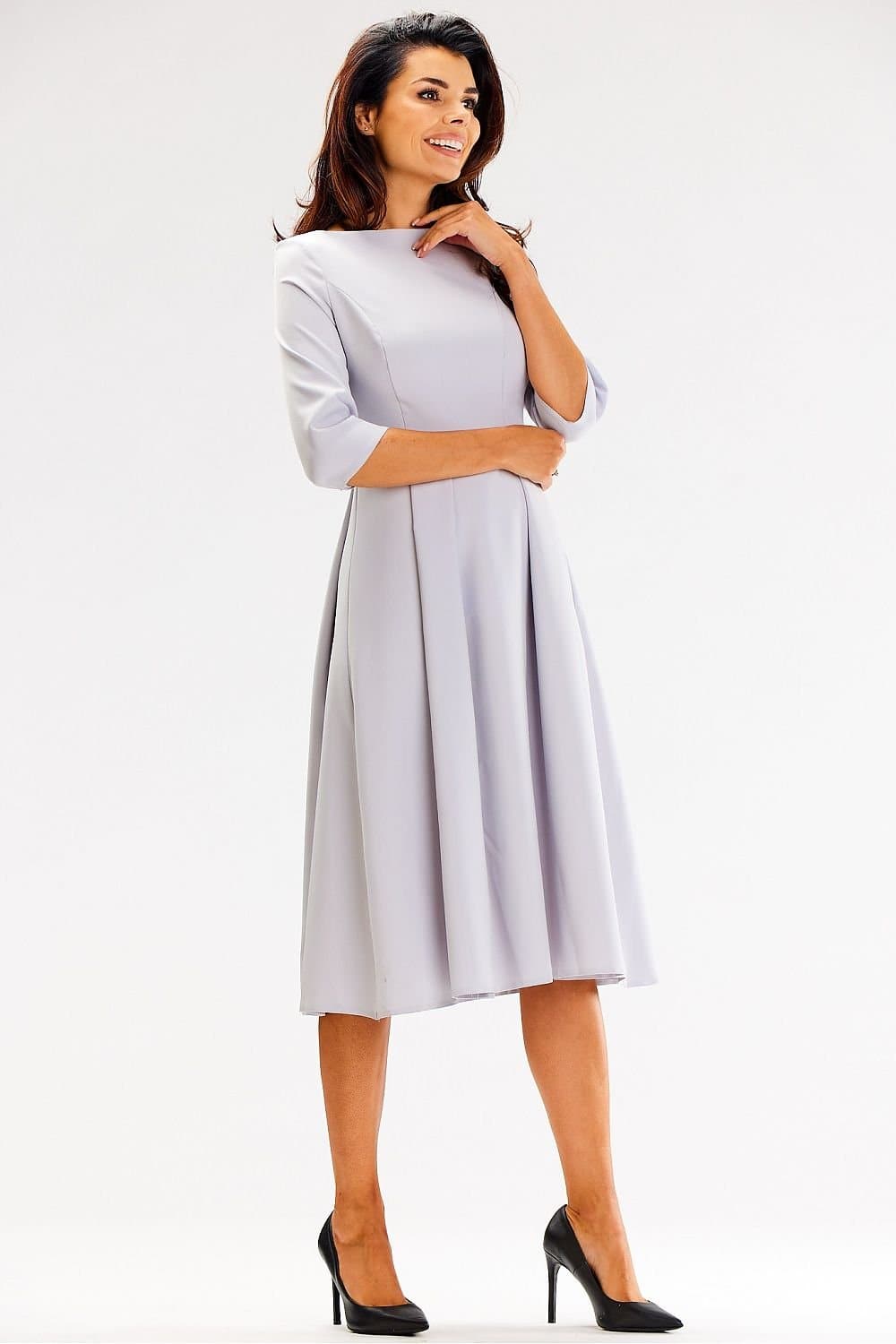 Robe évasée midi grise élégante manches longues pour cocktail et soirées, silhouette princesse.