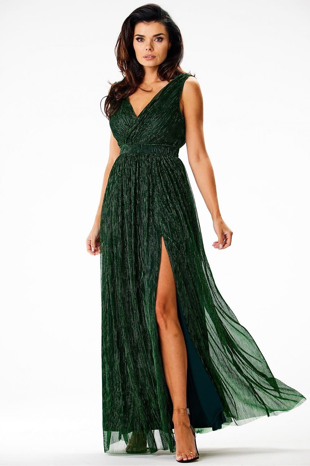 Robe fluide verte longue avec fente pour soirée cocktail, silhouette princesse, sans manches, parfaite pour être chic et élégante lors d'événements.