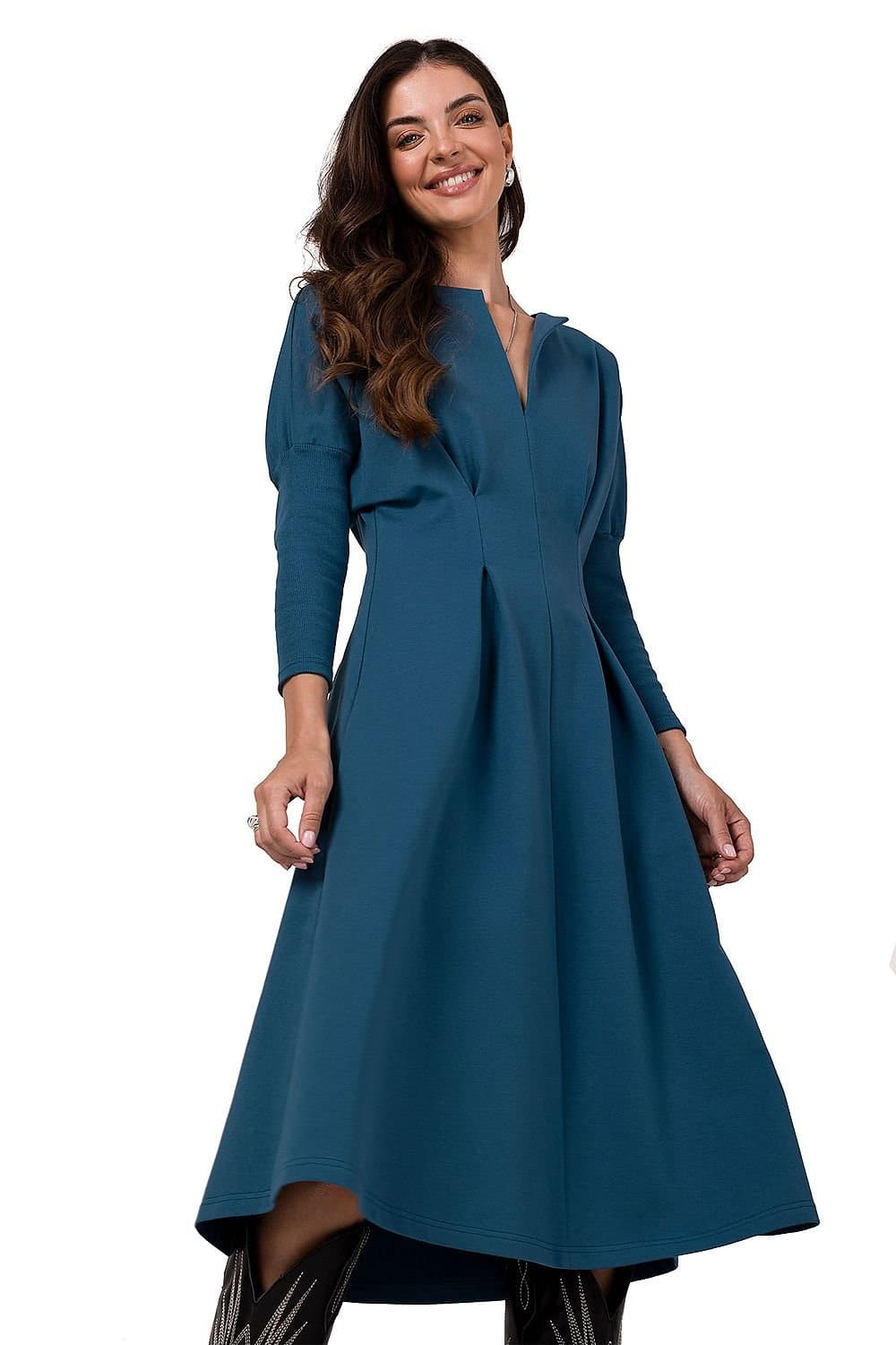 Robe bleu longue à manches longues habillée trapèze pour cocktail ou soirée, style élégant et chic.