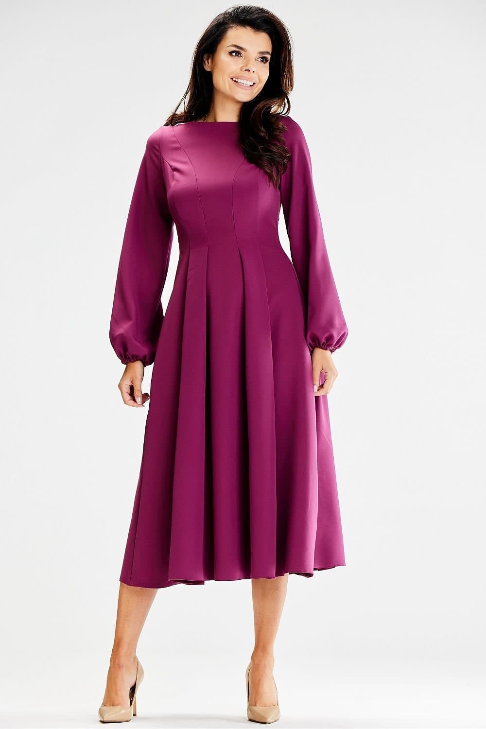Robe habillée violette midi à manches longues pour cocktail ou soirée élégante, silhouette princesse trapèze.