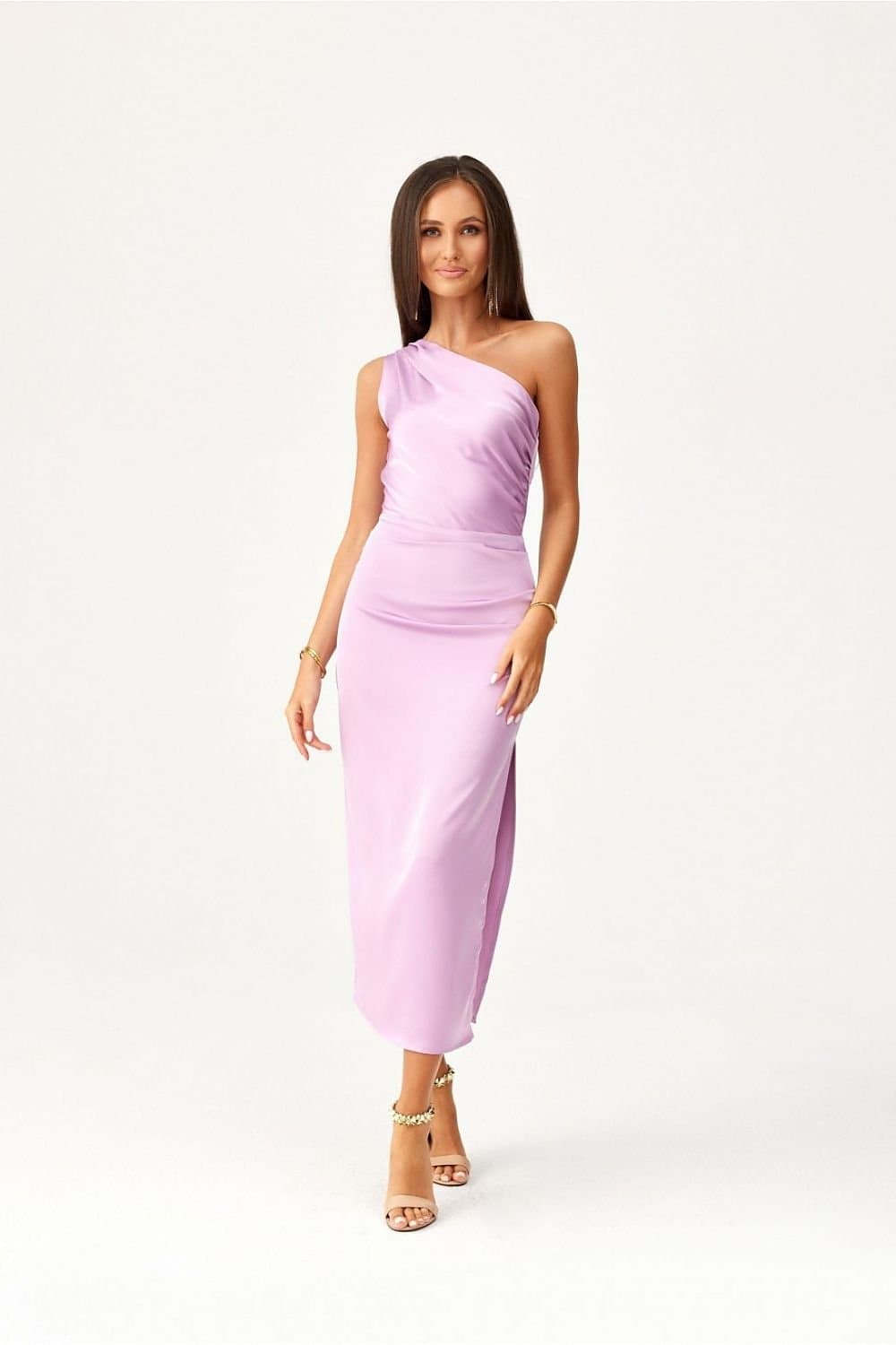 Robe de soirée lilas élégante à épaule dénudée et longueur midi parfaite pour cocktail ou mariage, silhouette droite tendance.