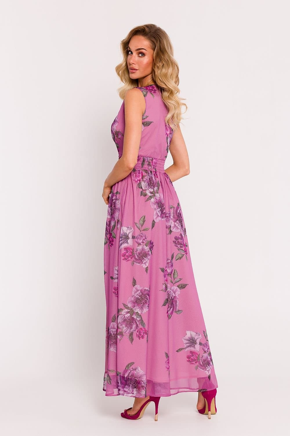 Robe longue fleurie rose pour l'été, élégante avec imprimé floral, parfait pour une soirée ou un événement estival.