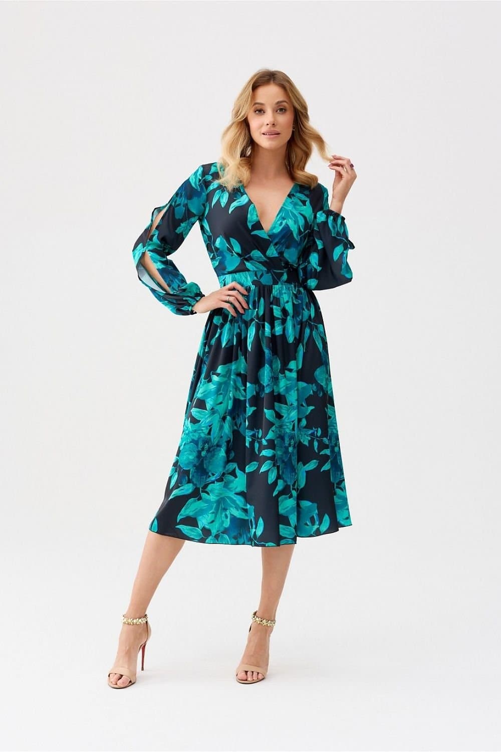Robe manches longues fleurie bleue et verte, style bohème chic, idéale pour soirée ou cocktail, silhouette trapèze, longueur midi.