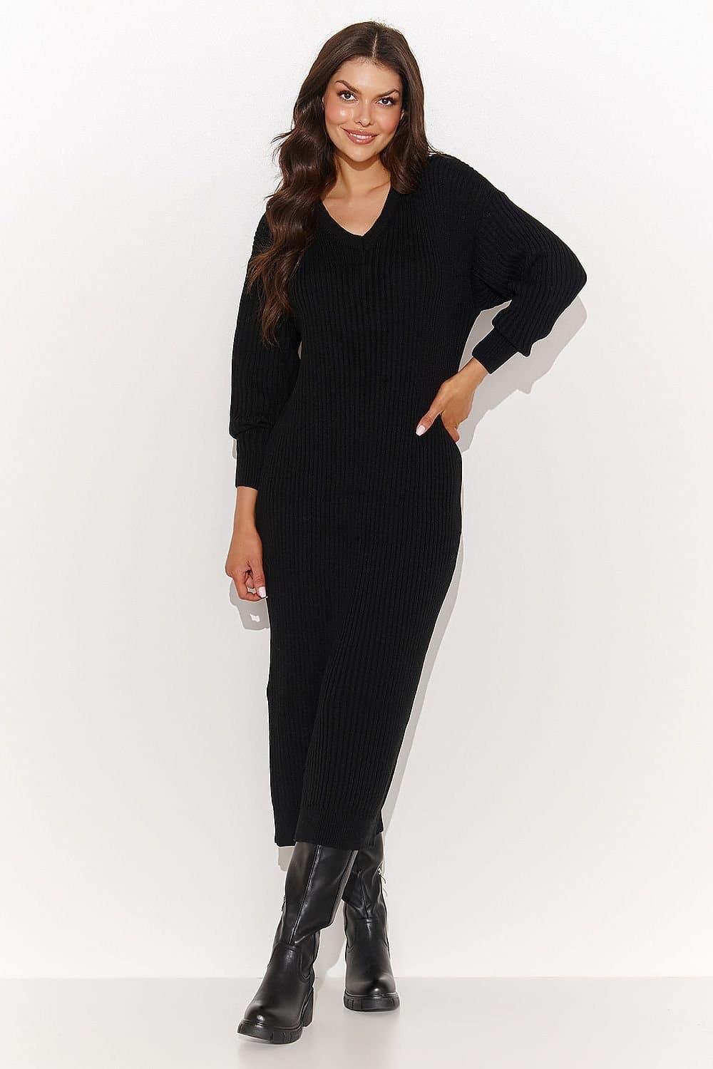 Robe pull noir longue avec manches longues pour un look casual d'hiver, parfaite pour rester élégante et au chaud.