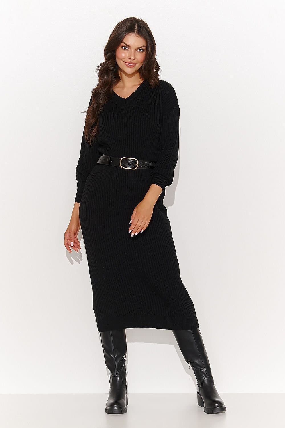 Robe pull noire longue à manches longues et col rond, idéale pour une tenue casual ou de bureau en hiver.