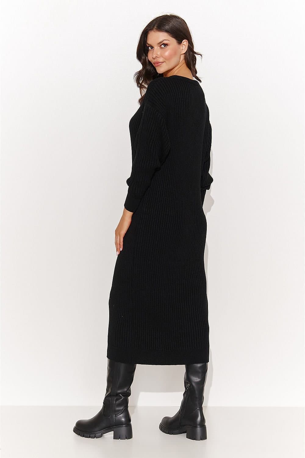 Robe pull noire longue manches longues pour un look casual et confortable, idéale pour l'hiver et les sorties décontractées.