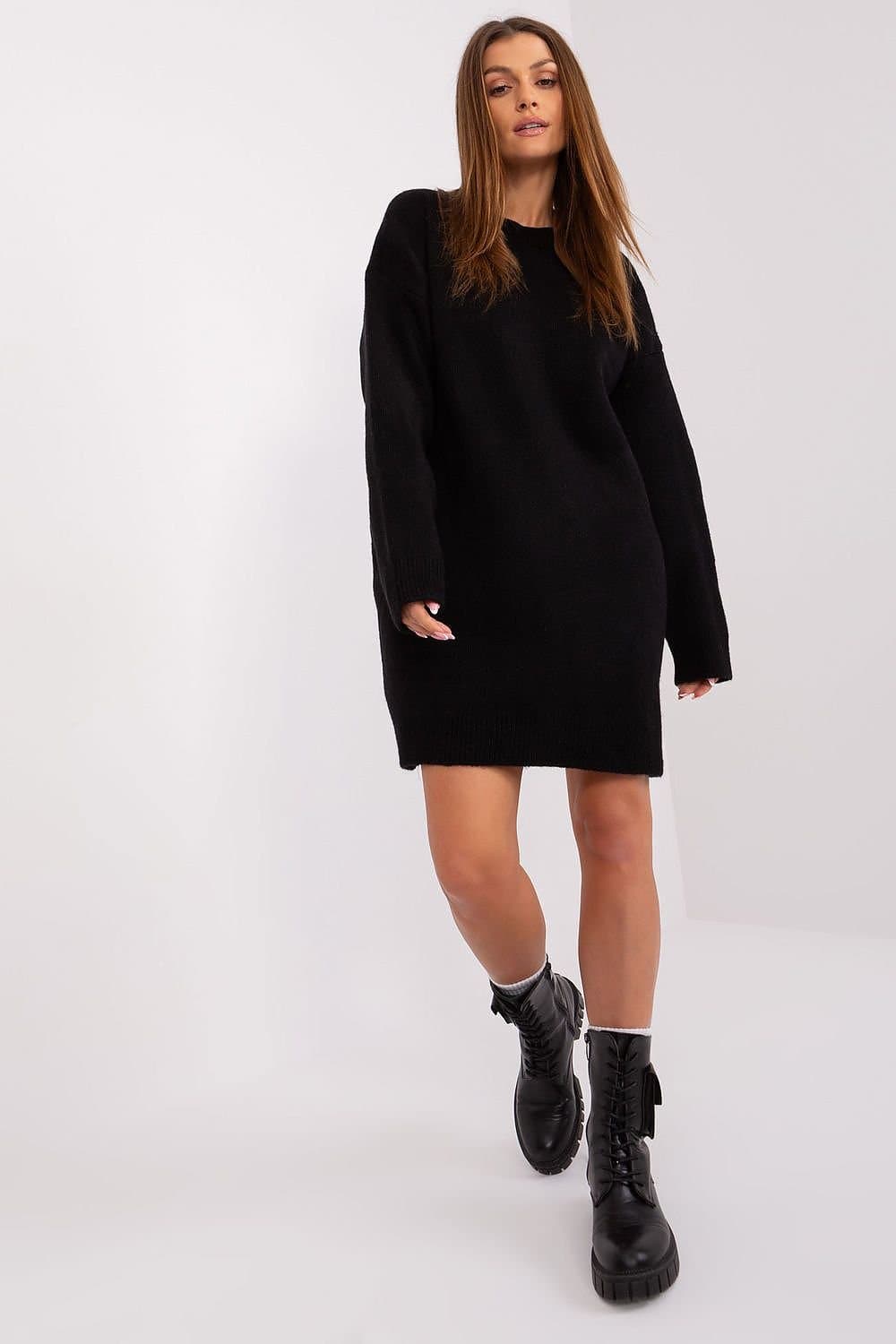 Robe pull oversize noire casual manches longues pour une tenue décontractée quotidienne, idéale pour l'automne ou l'hiver.