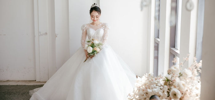 Robe de mariée en ligne : Pourquoi la mariée moderne dit 'Oui' au shopping virtuel ?