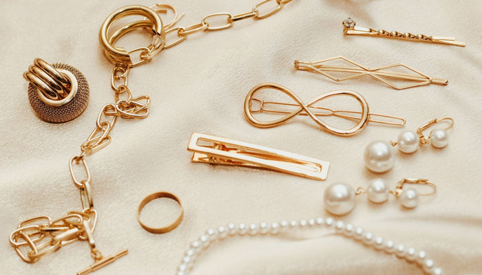 Accessoiriser une Robe Dorée : Nos Conseils Élégants