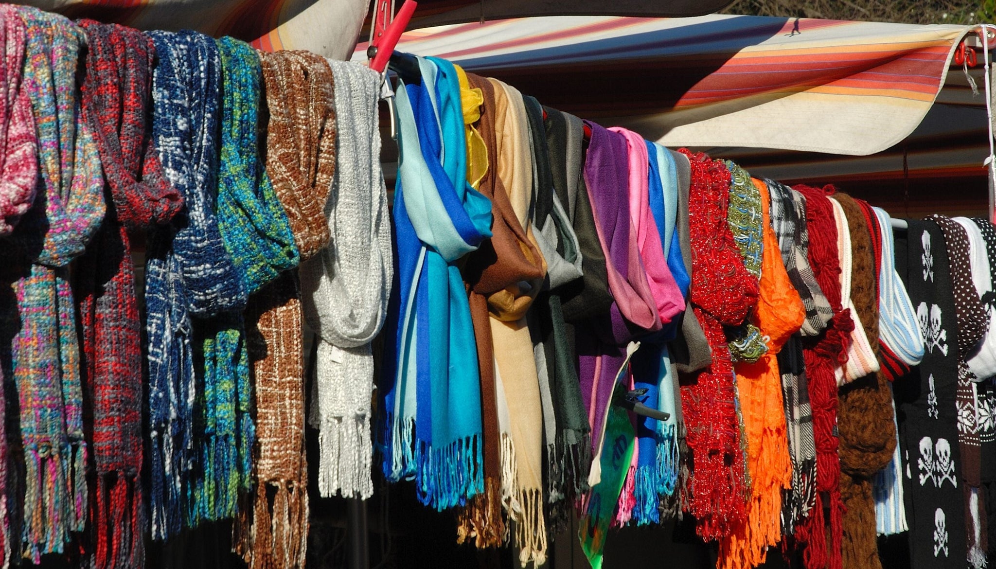 Comment Porter Une étole Sur Une Robe De Soirée Comment Porter une Étole sur une Robe de Soirée