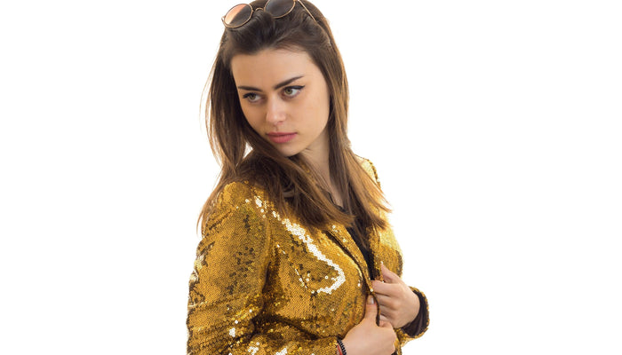 veste robe dorée femme