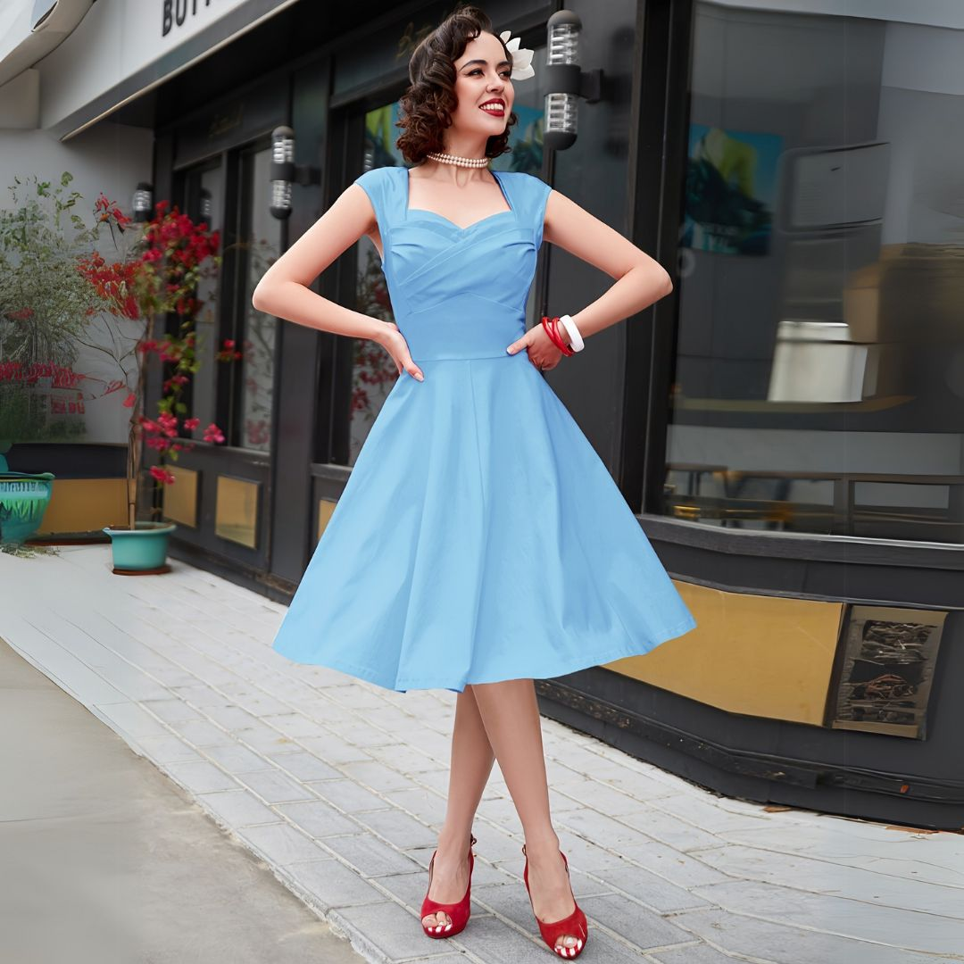 Robe bleue évasée sans manches