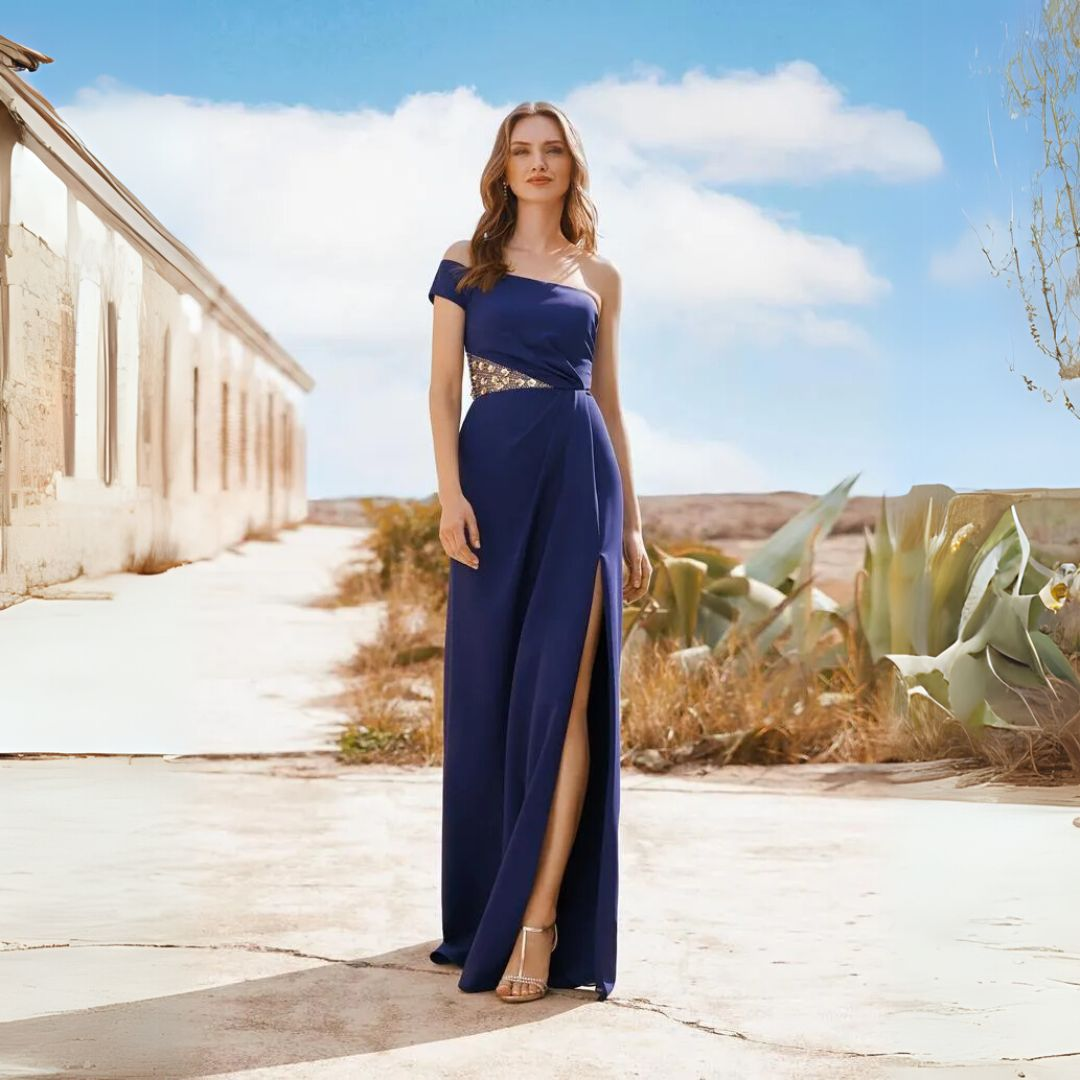 Robe bleue une épaule fendue