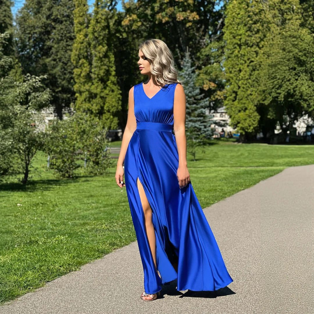 Robe bleue longue sans manches