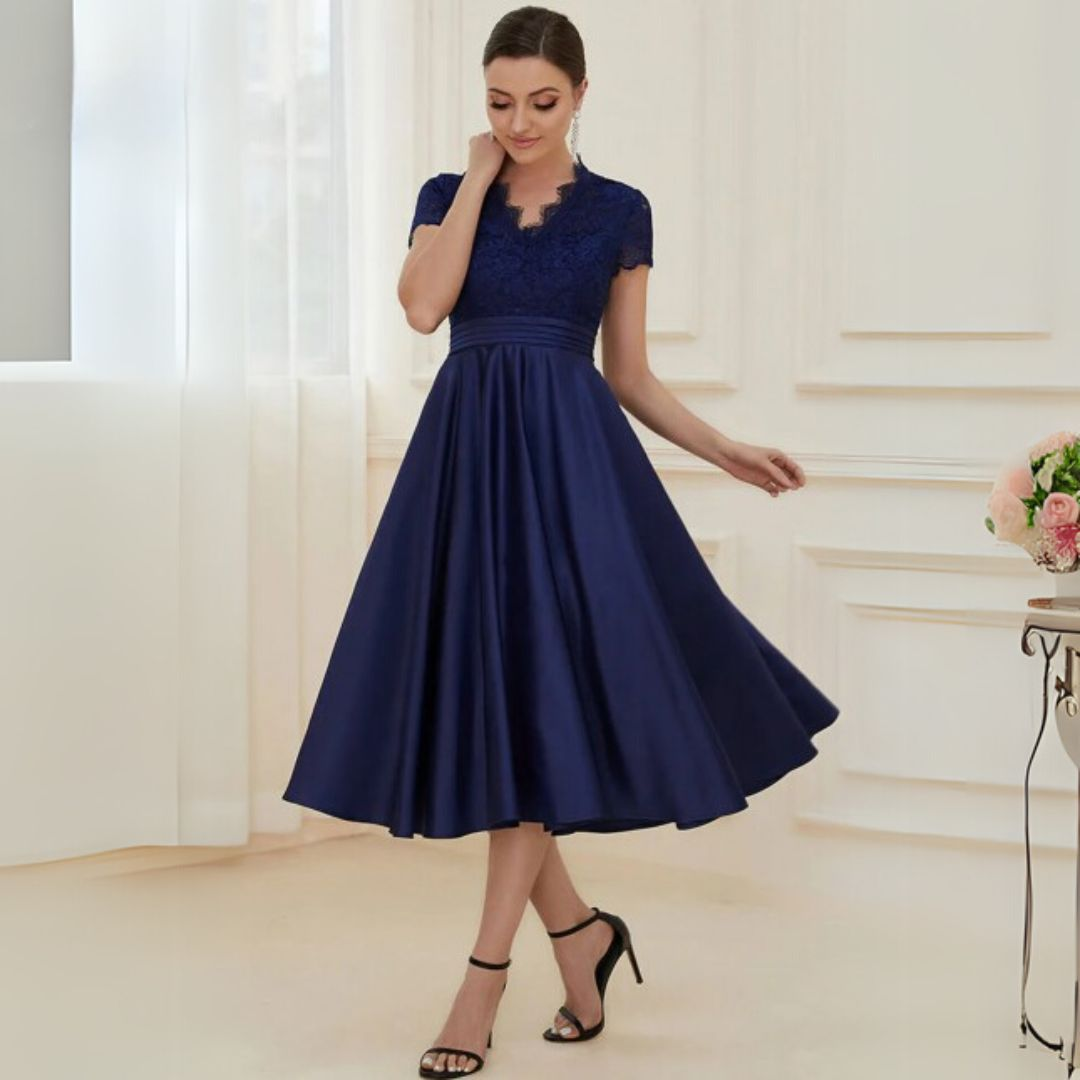 Robe bleue trapèze manches courtes