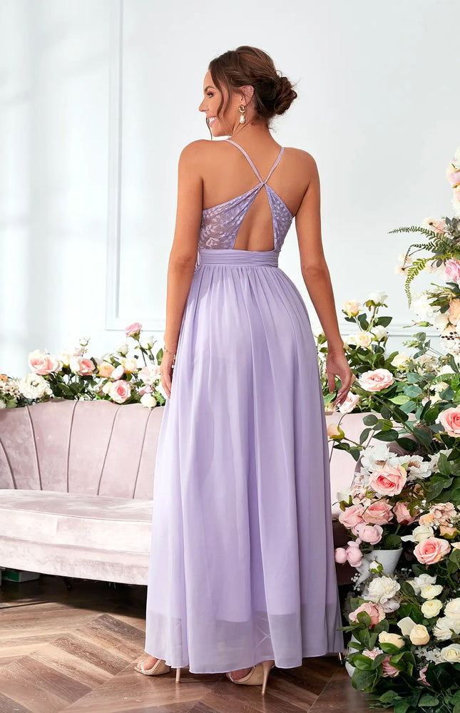 Robe demoiselle d'honneur mauve lilas longue avec dos nu, parfaite pour un mariage, style élégant et chic.