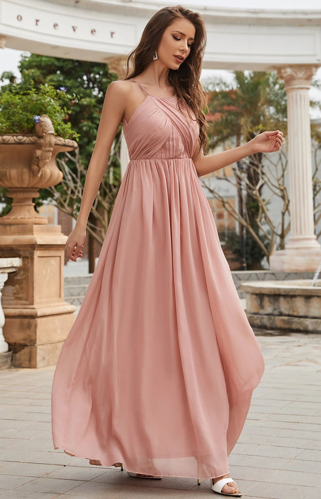 Robe demoiselle d'honneur rose poudré longue sans manches style bohème chic pour mariage.