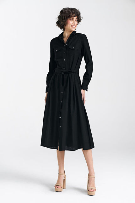 Robe chemise noire midi casual avec manches longues pour un look quotidien élégant et confortable.