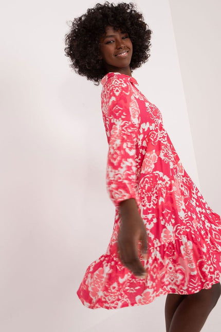 Robe d'été chic rose midi moulante à manches longues, idéale pour les soirées ou événements décontractés.