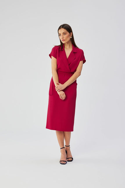 Robe cocktail rouge midi chic pour soirée, manches courtes et col en V, élégante et tendance pour événements spéciaux.