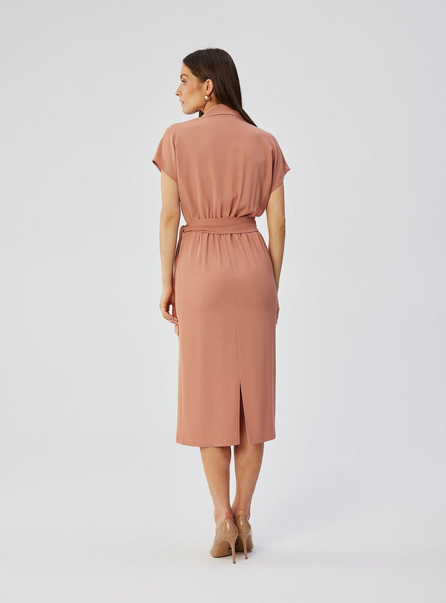 Robe cocktail chic terracotta midi sans manches pour femme, style élégant et sophistiqué, parfaite pour événements et soirées.