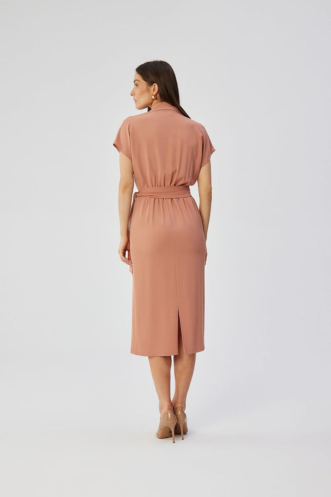 Robe cocktail chic terracotta midi sans manches pour femme, style élégant et sophistiqué, parfaite pour événements et soirées.