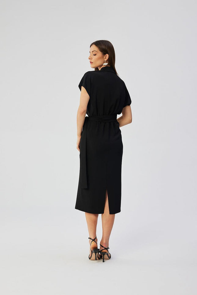 Robe soirée chic noire midi moulante avec manches courtes, idéale pour cocktail ou événement formel, silhouette élégante.