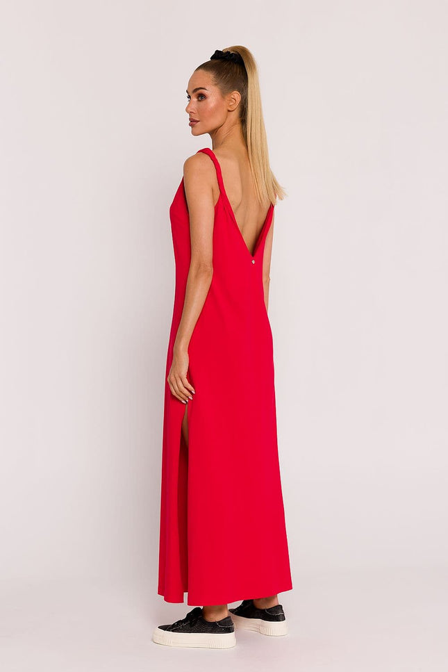 Robe rouge midi droite sans manches pour cocktail ou soirée, élégante et tendance, adaptée à diverses occasions festives.