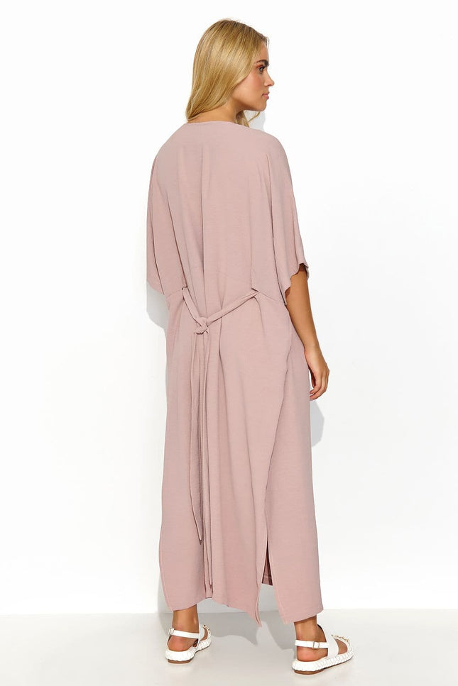 Robe casual rose midi à manches courtes idéale pour une tenue décontractée et simple.