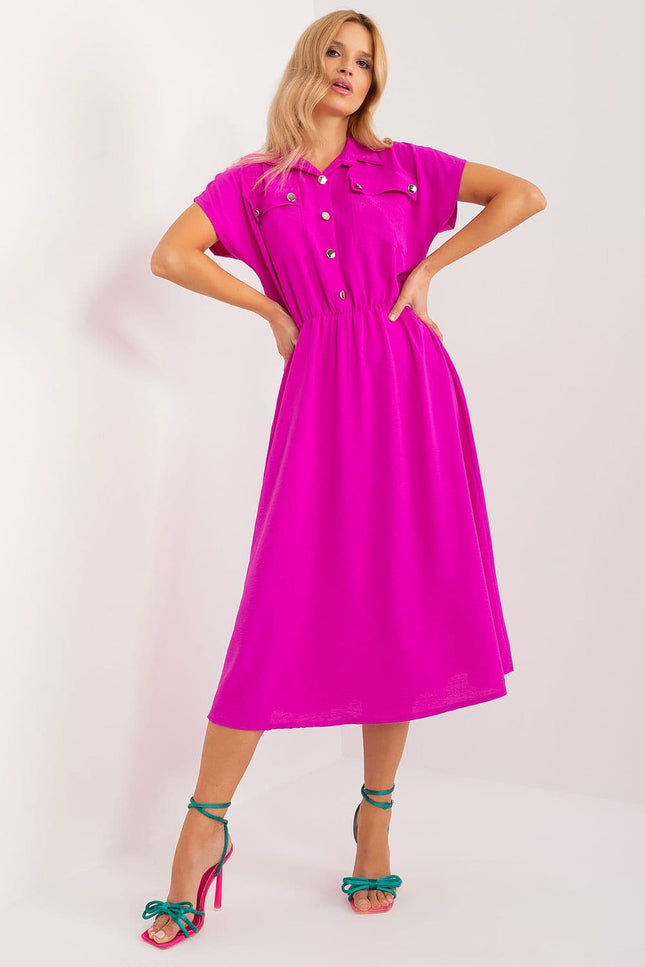 Robe rose midi élégante pour soirée avec manches courtes et ceinture ajustable, idéale pour événement chic.