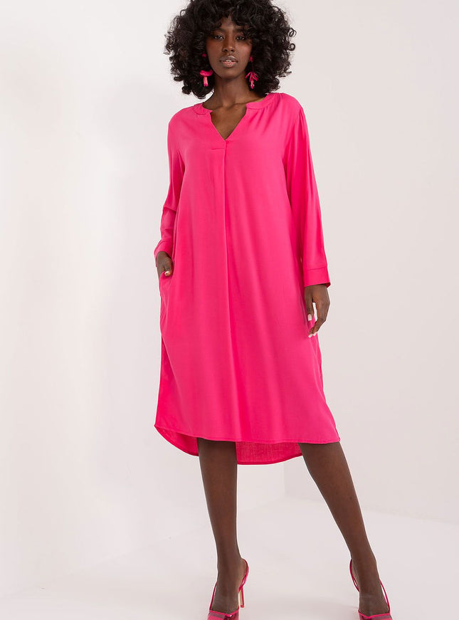 Robe rose midi décontractée à manches longues pour une allure casual chic, idéale pour les sorties quotidiennes ou les événements simples.