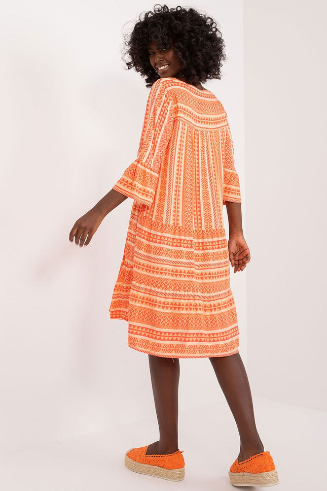 Robe bohème orange courte manches longues pour été, idéale pour plage ou sortie décontractée.