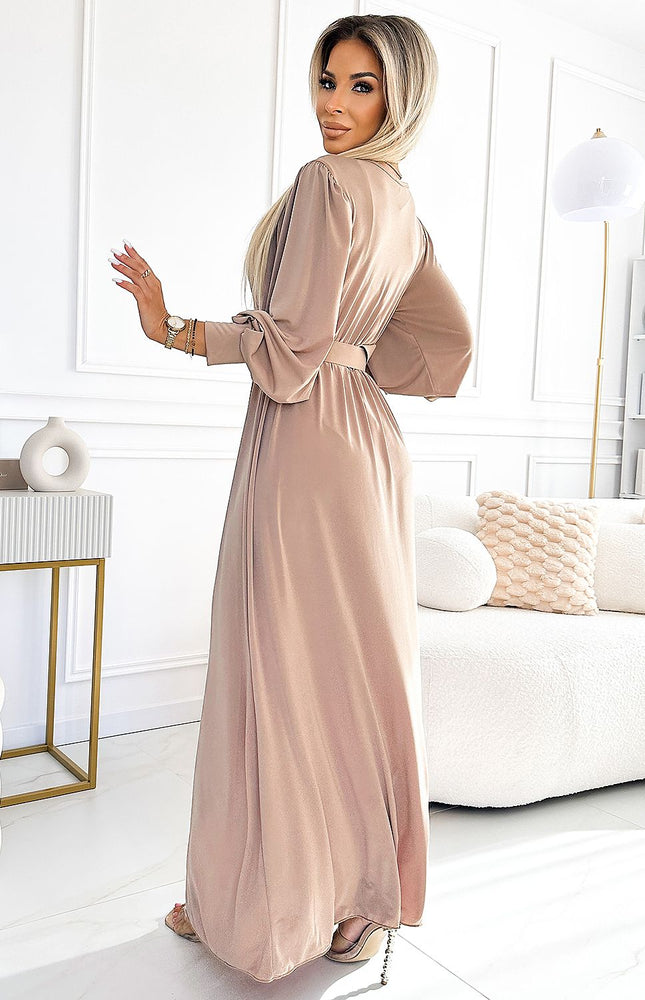 Robe soirée chic longue beige à manches longues pour une silhouette élégante et raffinée, idéale pour occasions spéciales.