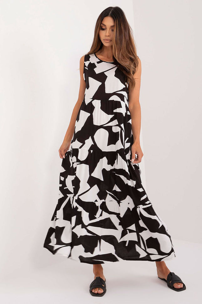 Robe casual longue noire et blanche, sans manches avec motif géométrique, idéale pour une tenue décontractée quotidienne.