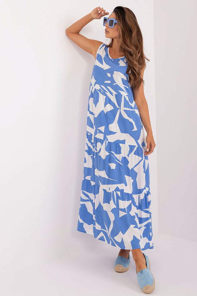 Robe d'été longue bleue sans manches, à motif géométrique, idéale pour plage ou sortie décontractée.