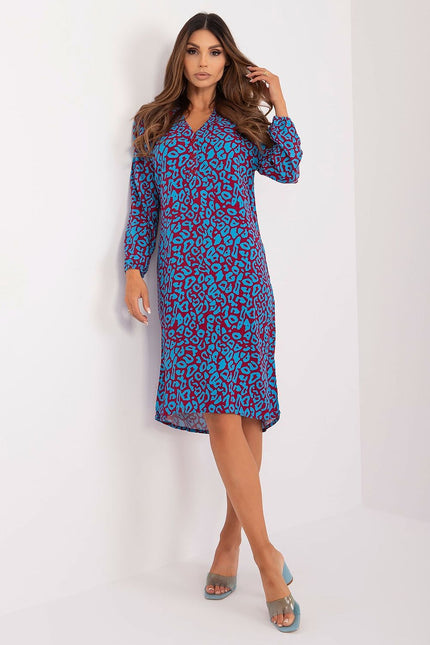 Robe courte multicolore à manches longues, style décontracté chic, idéale pour une soirée ou un cocktail.