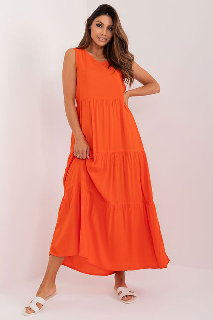 Robe d'été orange longue sans manches, coupe trapèze fluide pour un look décontracté et confortable idéale pour les chaudes journées.