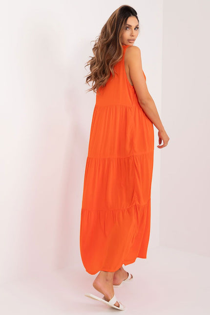 Robe d'été orange longue sans manches, idéale pour plage ou soirée décontractée, avec un style fluide et confortable.