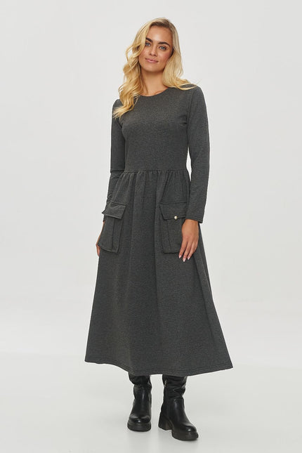 Robe noire midi casual manches longues en maille pour femme, style chic et confortable.