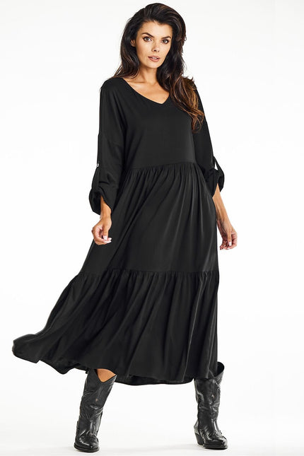 Robe noire fluide femme midi à manches longues pour soirée chic ou cocktail.