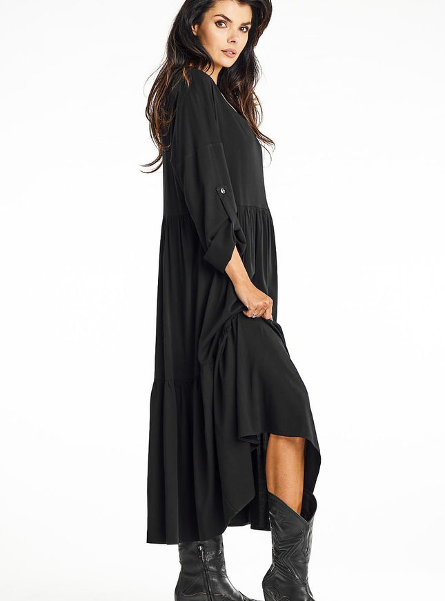 Robe noire midi fluide avec manches longues pour soirée casual ou évènement simple.